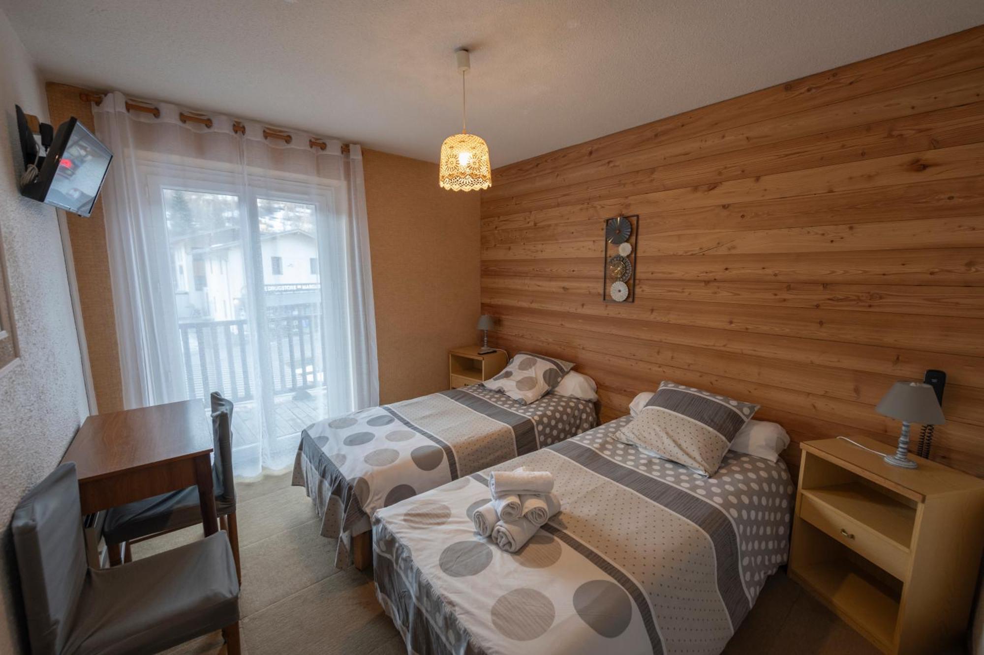 Le Guilazur Hotell Château-Ville-Vieille Eksteriør bilde